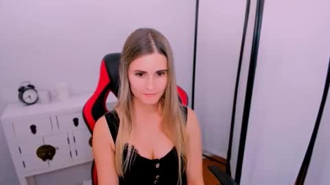 Snapshot of catringood chatting on October 27, 2025, 7:29 pm CatrinGood online show from October 27, 2025, 7:29 pm