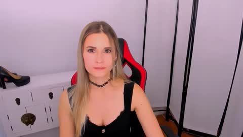 Snapshot of catringood chatting on November 4, 2025, 3:44 pm CatrinGood online show from November 4, 2025, 3:44 pm