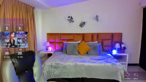 catti_brie_ online show from November 19, 2025, 11:43 am