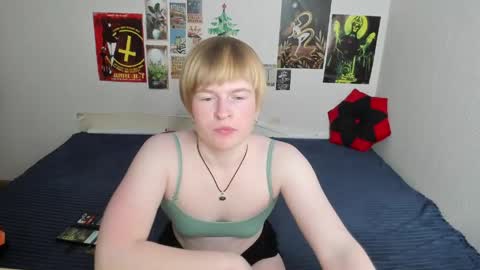 cattie_w_ online show from April 25, 2026, 1:19 am