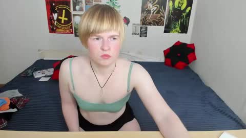 cattie_w_ online show from May 2, 2026, 1:10 am