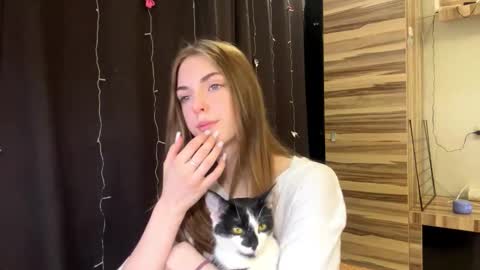 Polly online show from March 10, 2026, 8:30 am