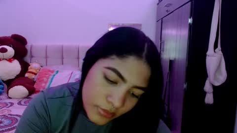 Caylinn online show from September 19, 2025, 1:51 am