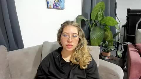 ccuteass online show from December 12, 2024, 10:13 am