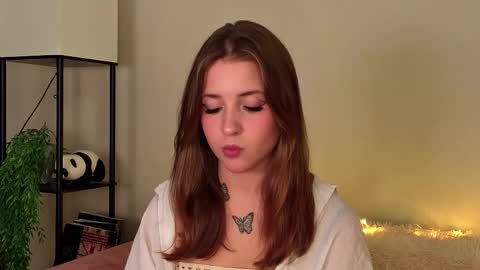 Lina  online show from December 13, 2025, 7:53 pm