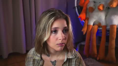 Lina  online show from June 19, 2026, 7:17 pm