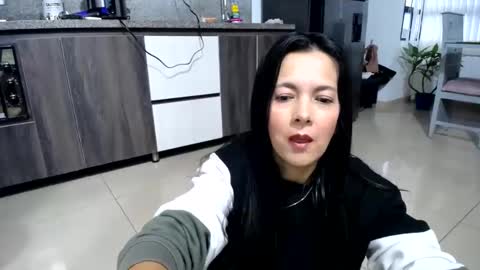 Snapshot of cecihotty4u chatting on February 28, 2025, 10:50 pm ceci online show from February 28, 2025, 10:50 pm