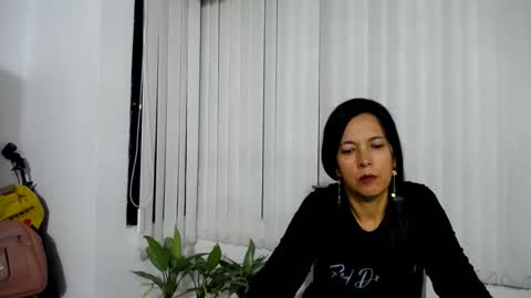 Snapshot of cecihotty4u chatting on March 10, 2025, 3:34 am ceci online show from March 10, 2025, 3:34 am