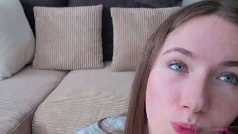 Josie Manesi online show from May 1, 2026, 6:07 am