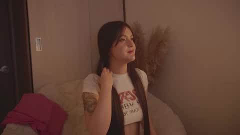 Diane Independent model online show from March 4, 2025, 10:27 pm