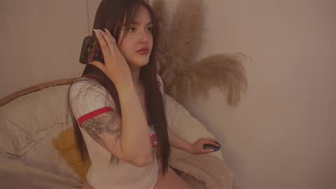 Diane Independent model online show from September 22, 2025, 7:05 pm