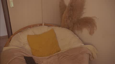 Diane Independent model online show from October 16, 2025, 8:32 pm