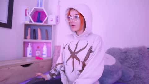 Celeste  online show from November 6, 2025, 2:18 pm