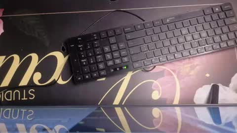 Snapshot of celeste_fioree chatting on August 4, 2026, 1:25 pm celeste_fioree online show from August 4, 2026, 1:25 pm