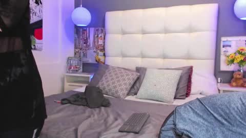 Snapshot of celeste_starsss chatting on December 27, 2024, 4:26 am celeste_starsss online show from December 27, 2024, 4:26 am