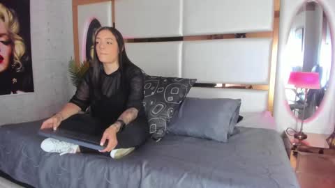Snapshot of celeste_starsss chatting on January 19, 2025, 9:13 pm celeste_starsss online show from January 19, 2025, 9:13 pm