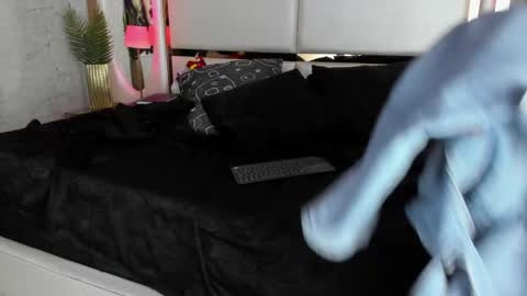 Snapshot of celeste_starsss chatting on February 22, 2025, 1:00 am celeste_starsss online show from February 22, 2025, 1:00 am