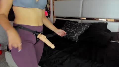 Snapshot of celeste_starsss chatting on February 28, 2025, 12:43 am celeste_starsss online show from February 28, 2025, 12:43 am