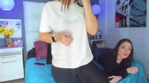 celeste_starsss online show from November 20, 2025, 9:31 am