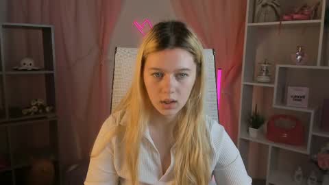 your cute kitty online show from May 19, 2026, 6:58 pm