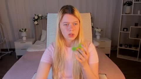 your cute kitty online show from May 27, 2026, 4:15 pm