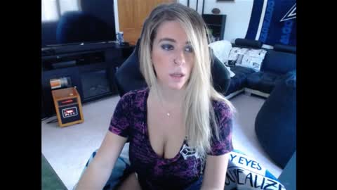 Marie online show from December 27, 2024, 3:04 pm