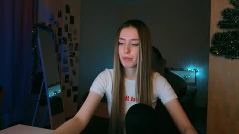 Snapshot of cexsuline chatting on December 21, 2025, 9:33 pm my name is Eva online show from December 21, 2025, 9:33 pm