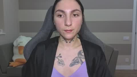 Kate online show from November 11, 2025, 6:08 pm