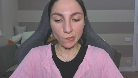 Kate online show from May 11, 2026, 1:06 pm