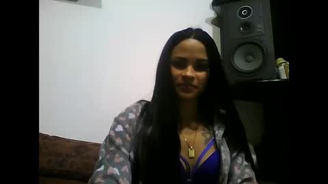 Snapshot of chanelchicasexy chatting on February 5, 2025, 8:25 pm Laura online show from February 5, 2025, 8:25 pm