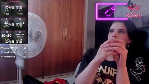 Snapshot of channelwitte chatting on January 18, 2026, 10:24 pm channelwitte online show from January 18, 2026, 10:24 pm