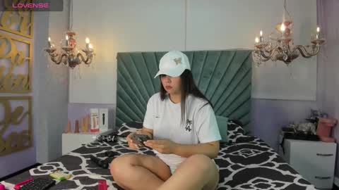 Snapshot of channeyprincess chatting on January 7, 2025, 11:37 am Channey online show from January 7, 2025, 11:37 am