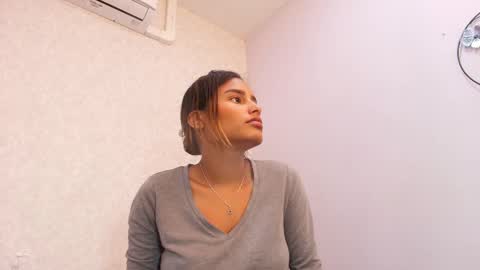 Snapshot of chantal_taylor_ chatting on October 3, 2025, 12:02 pm Raquel online show from October 3, 2025, 12:02 pm