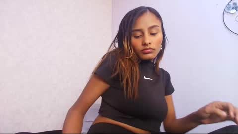 Snapshot of chantal_taylor_ chatting on October 25, 2025, 12:02 pm Raquel online show from October 25, 2025, 12:02 pm