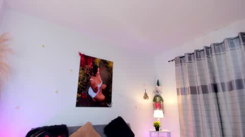 Snapshot of chantall_smith chatting on November 15, 2025, 12:02 pm online show from November 15, 2025, 12:02 pm