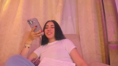Snapshot of chantall_valkoba chatting on December 18, 2024, 3:58 am Chantall online show from December 18, 2024, 3:58 am