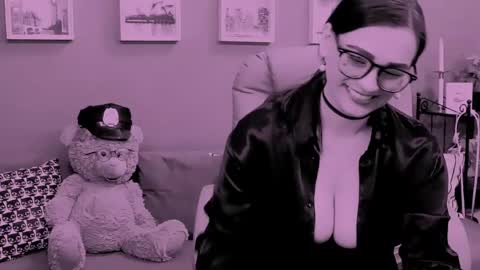 Snapshot of chantallovely chatting on May 26, 2026, 6:37 pm The Queen online show from May 26, 2026, 6:37 pm