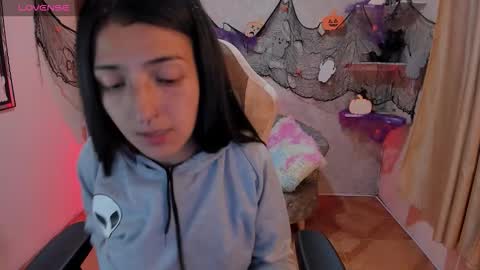 Snapshot of chaos_wild chatting on October 28, 2025, 1:31 am Violeta online show from October 28, 2025, 1:31 am