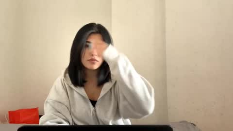 Lola online show from November 30, 2025, 7:56 am