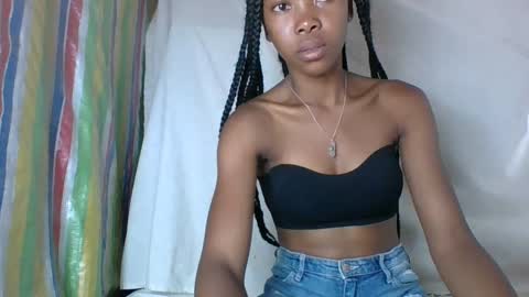 Snapshot of chariola0101 chatting on January 25, 2025, 6:35 pm chariola0101 online show from January 25, 2025, 6:35 pm