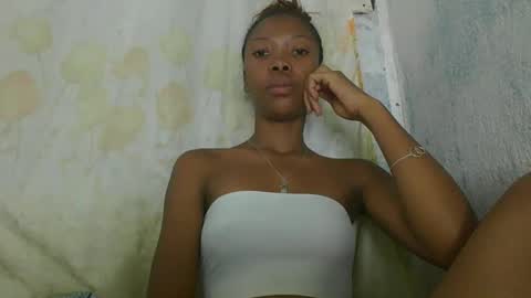 Snapshot of chariola0101 chatting on February 10, 2025, 10:19 pm chariola0101 online show from February 10, 2025, 10:19 pm