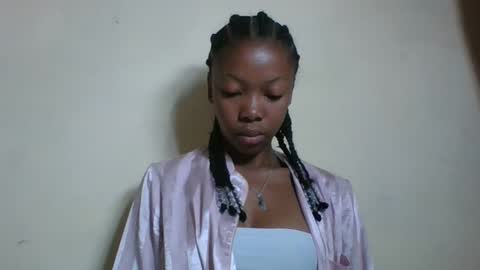 Snapshot of chariola0101 chatting on March 12, 2025, 2:30 am chariola0101 online show from March 12, 2025, 2:30 am