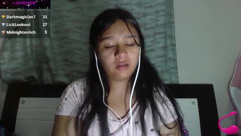 Snapshot of charis_21 chatting on December 6, 2024, 2:24 am charis 2 online show from December 6, 2024, 2:24 am