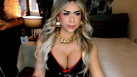 charismatic_apple online show from March 22, 2026, 3:26 pm