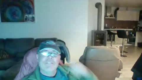 Snapshot of charles6064 chatting on January 2, 2025, 3:40 pm charles6064 online show from January 2, 2025, 3:40 pm