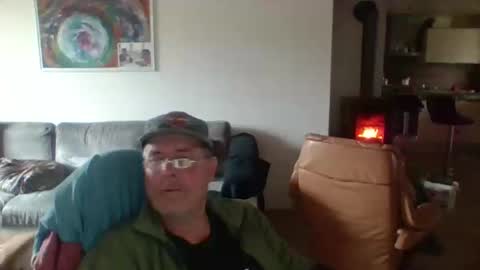 Snapshot of charles6064 chatting on February 11, 2025, 9:42 am charles6064 online show from February 11, 2025, 9:42 am