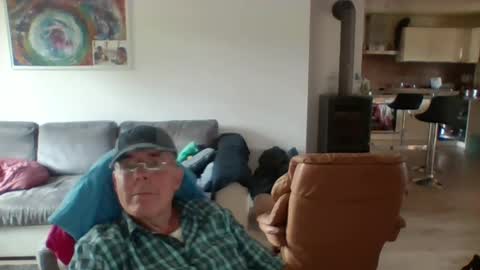charles6064 online show from June 11, 2026, 10:35 am