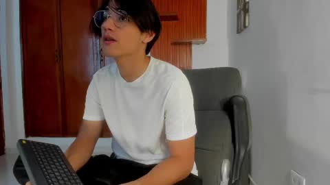 Snapshot of charley_morgan chatting on March 4, 2025, 6:29 pm charley_morgan online show from March 4, 2025, 6:29 pm