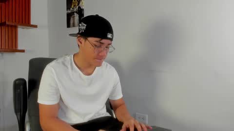 Snapshot of charley_morgan chatting on March 6, 2025, 6:37 pm charley_morgan online show from March 6, 2025, 6:37 pm