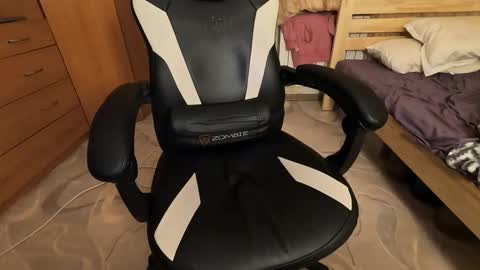 Snapshot of charliehoffa chatting on October 17, 2025, 9:39 pm Charlie online show from October 17, 2025, 9:39 pm